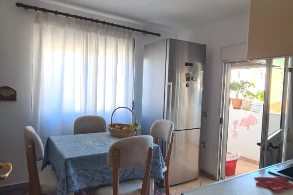 Shitet apartament 3+1+2 tek Materniteti i Ri , Brryli .