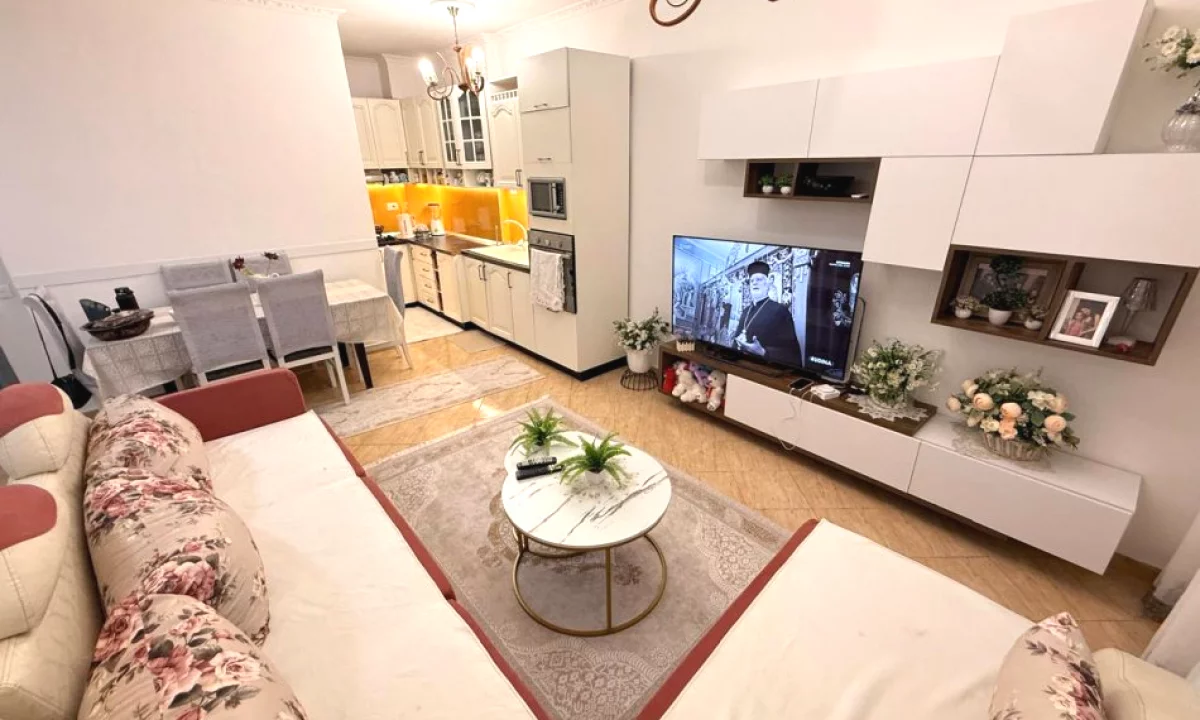 Shtepi ne shitje Apartament ne Tirane, 1+1, Mobilimi E mobiluar, Pagesa 105,000  Euro.