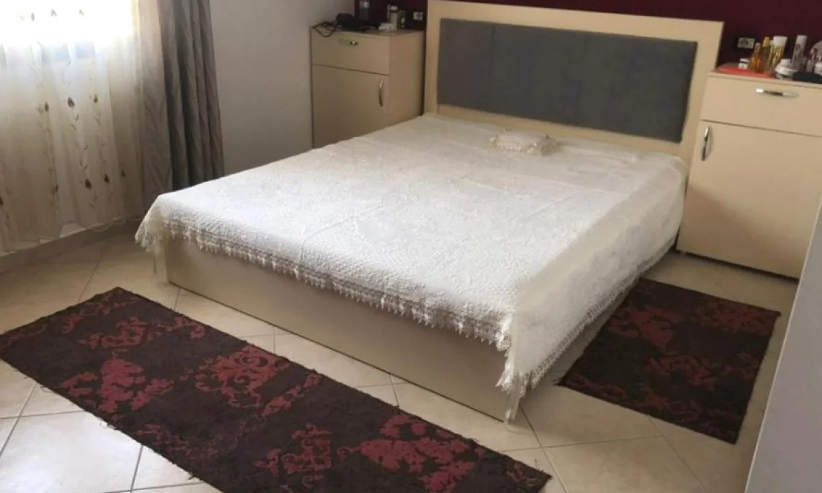 Shtepi ne shitje Vila Luksoze ne Tirane, 6+1, Mobilimi E mobiluar, Pagesa 300,000  Euro.