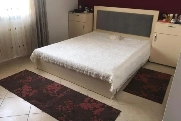 Shtepi ne shitje 6+1 ne Tirane - 300,000 Euro