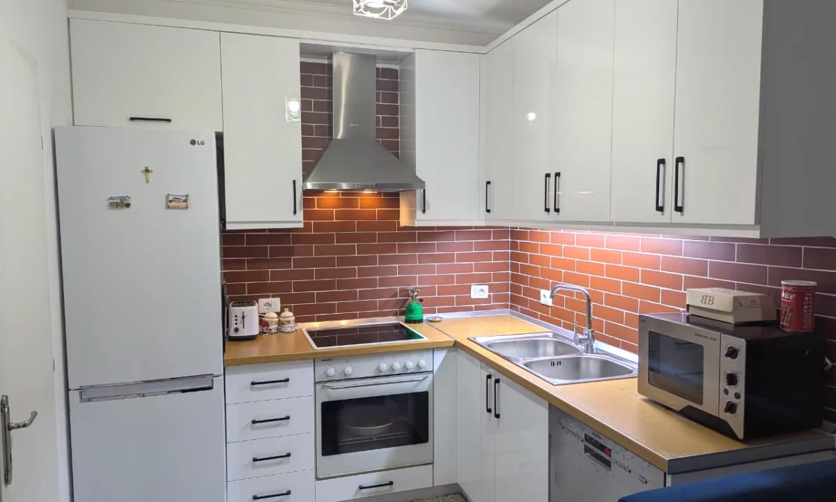 Shtepi me qera Apartament ne Tirane, 1+1, Mobilimi E mobiluar, Pagesa 400  Euro.