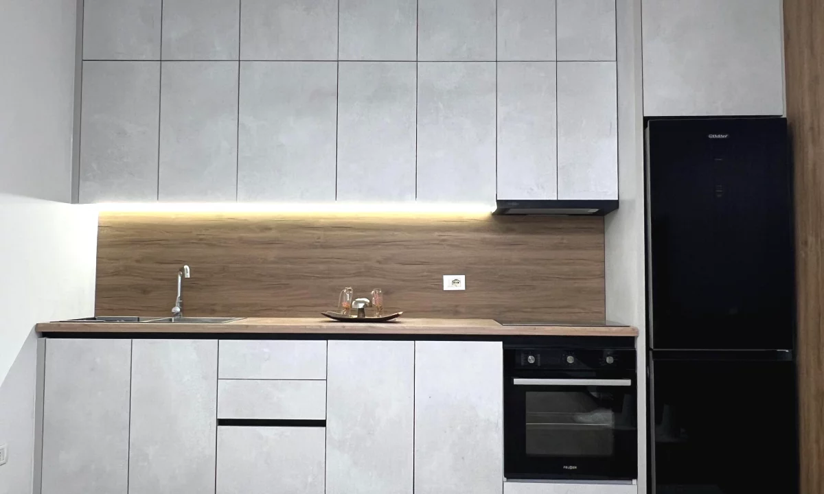 Shtepi ne shitje Apartament ne Tirane, 2+1, Mobilimi E mobiluar, Pagesa 173,000  Euro.