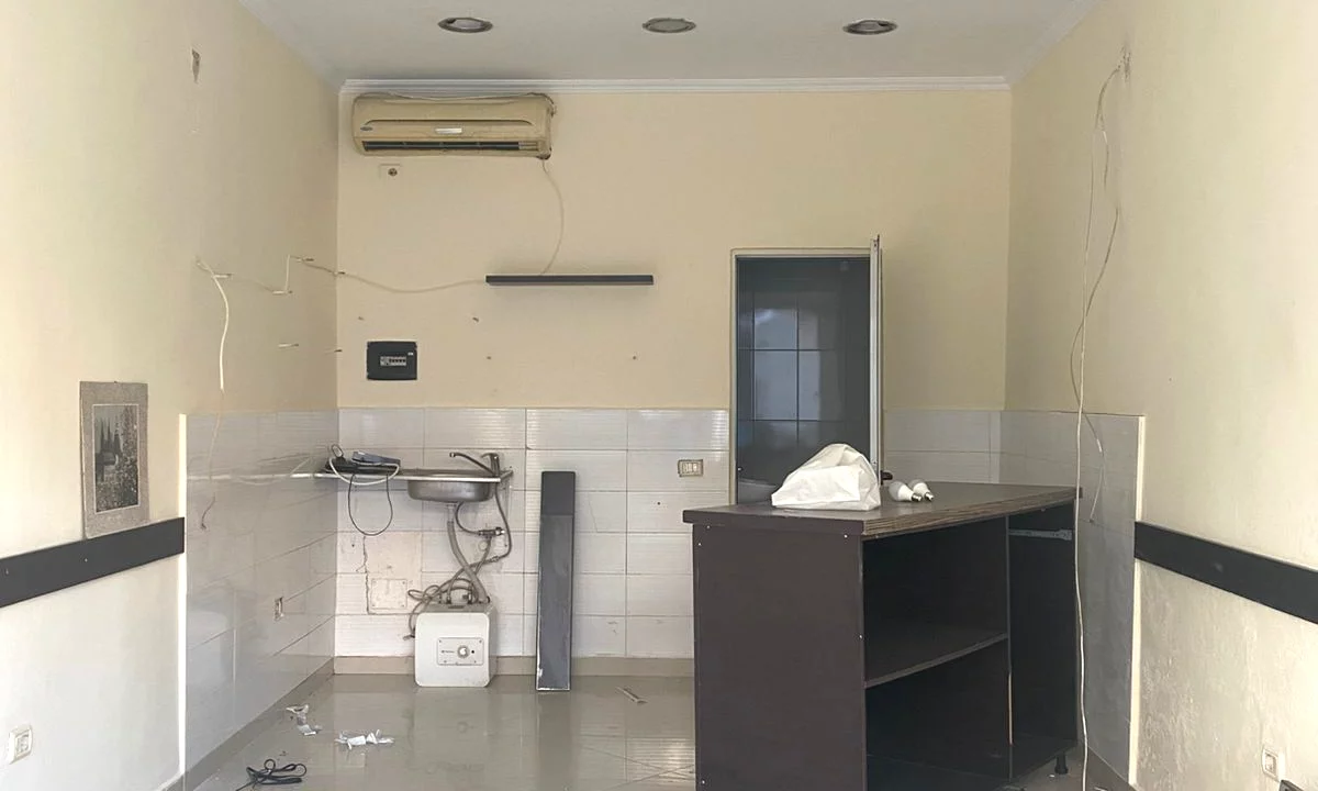 Jepet dyqan me qira tek Rruga e Kavajes , Rruga Nikolla Lena , Myslym Shyri .