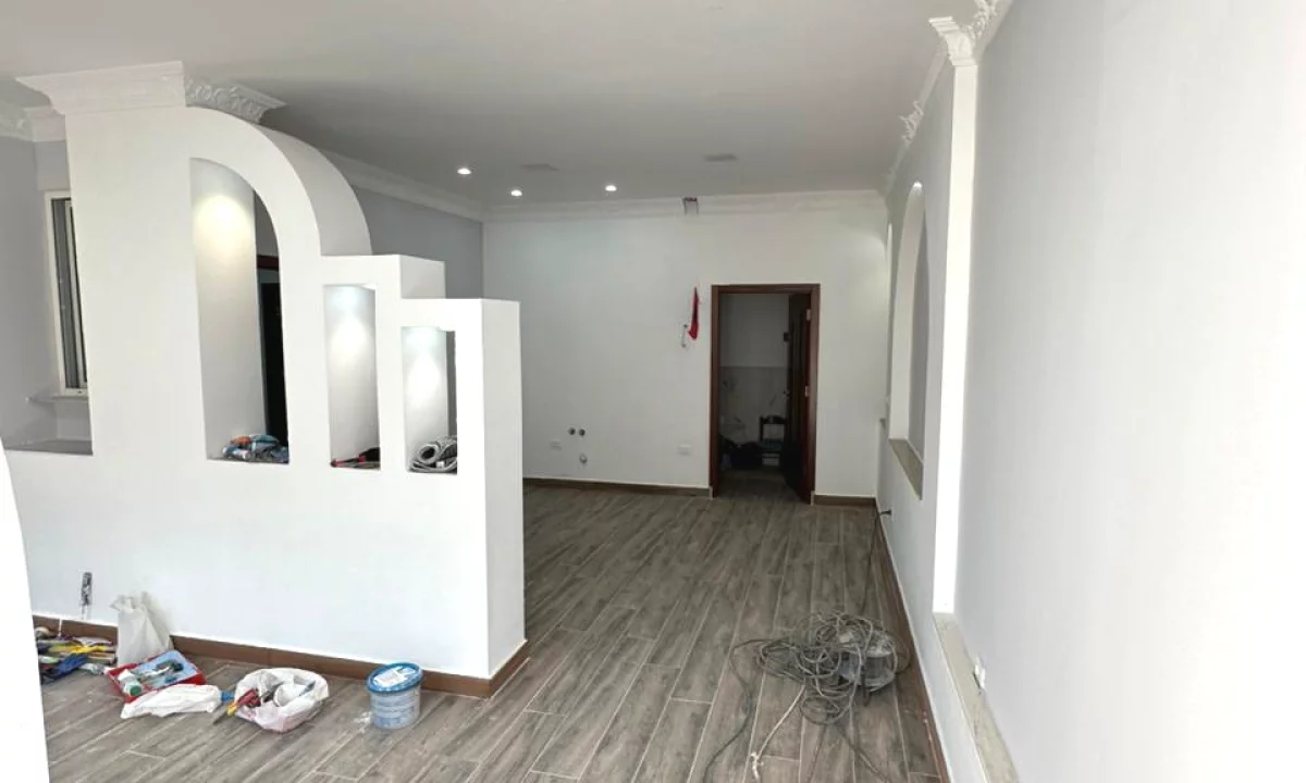 Shtepi ne shitje Apartament ne Tirane, 2+1, Mobilimi Bosh, pa mobiluar, Pagesa 105,000  Euro.