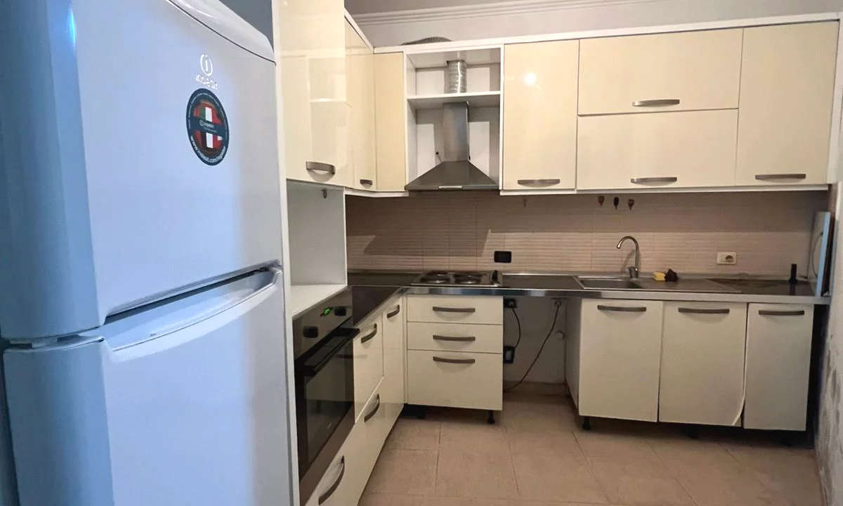 Shtepi ne shitje Apartament ne Tirane, 2+1, Mobilimi E mobiluar, Pagesa 110,000  Euro.