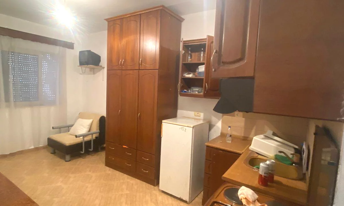 Shtepi ne shitje Apartament ne Durres, Garsoniere, Mobilimi E mobiluar, Pagesa 38,000  Euro.