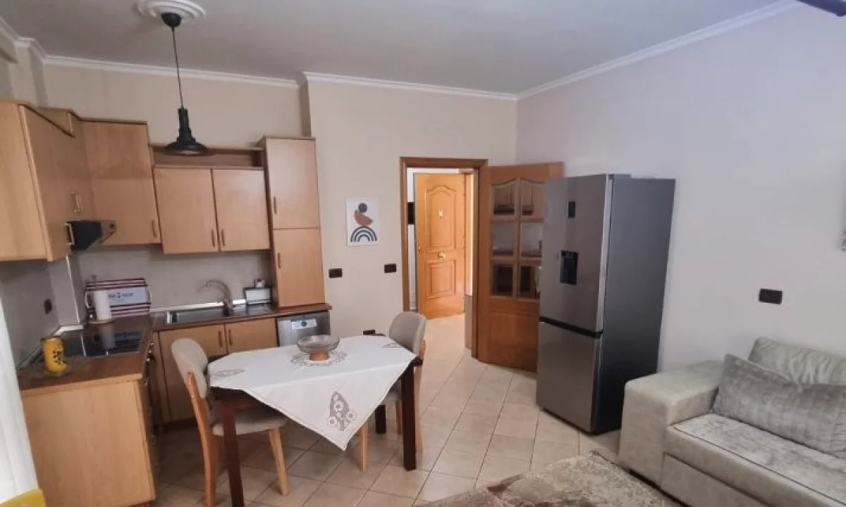 Shtepi me qera Apartament ne Tirane, 1+1, Mobilimi E mobiluar, Pagesa 600  Euro.