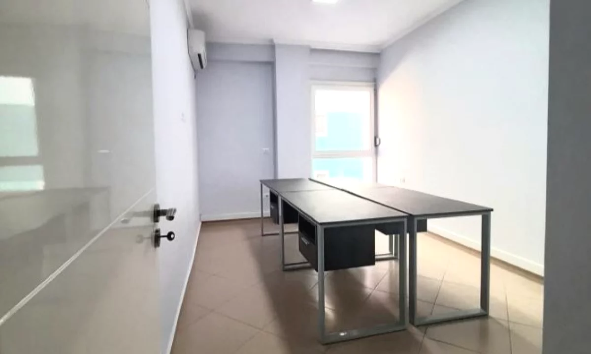 Jepet ambient biznesi me qira tek Parlamenti , Rruga Jeronim De Rada , Toptani , Qender , Sheshi Ske