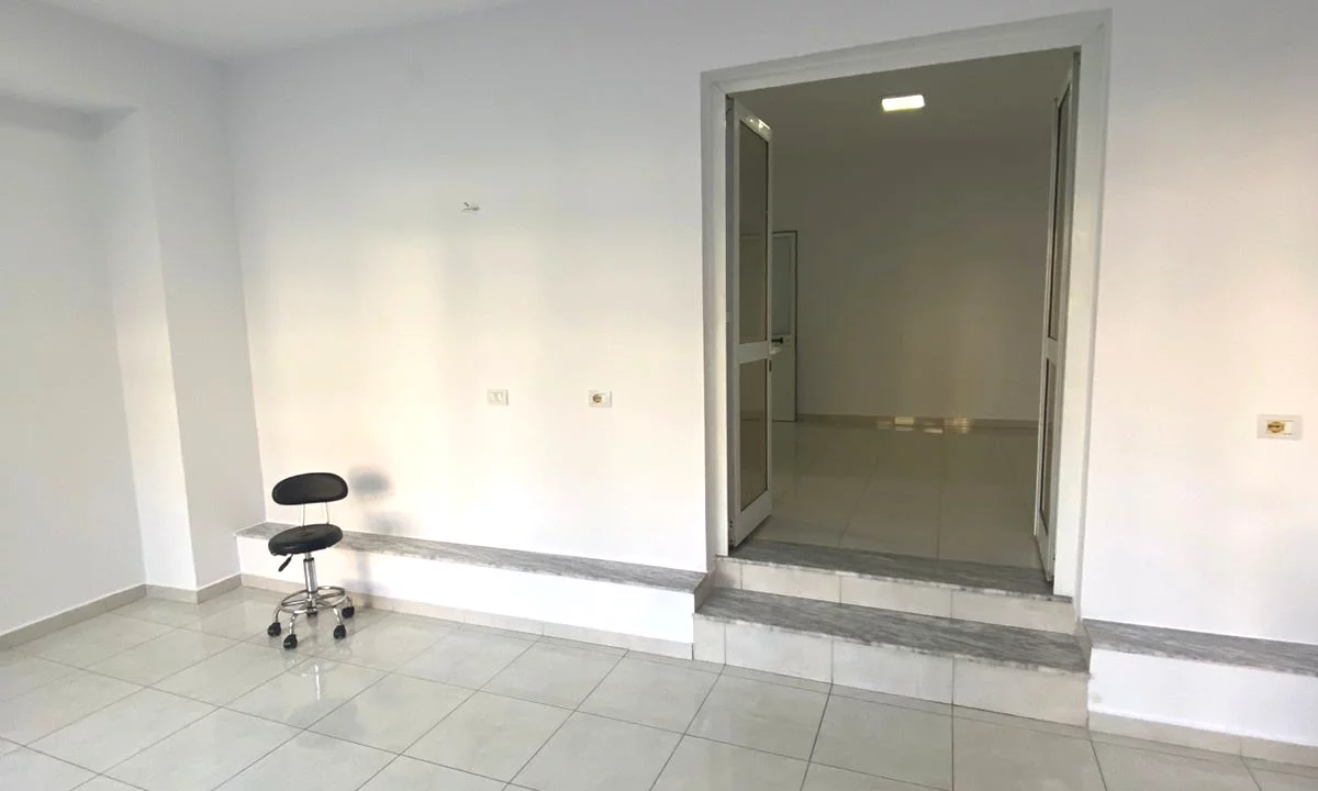 Jepet ambient biznesi me qira tek Rruga Naim Frasheri , 21 Dhjetori , Rruga e Kavajes , Zogu i Zi , 