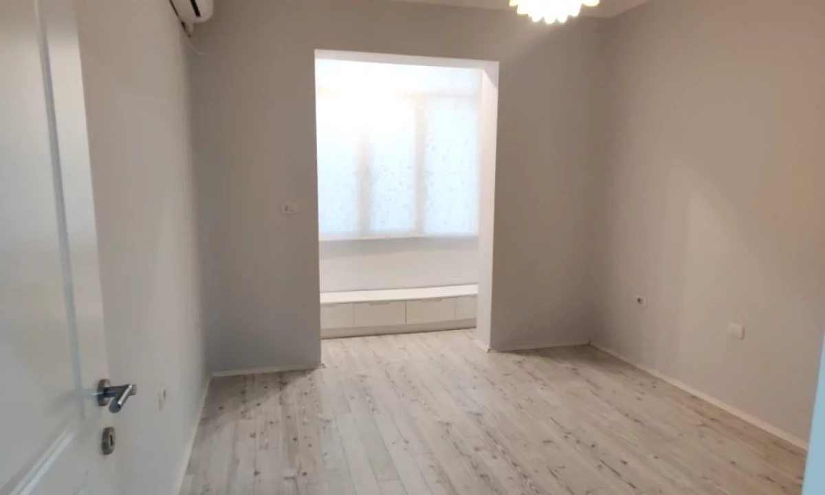 Jepet ambient biznesi me qira tek Rruga e Kavajes , prane 21 Dhjetori .