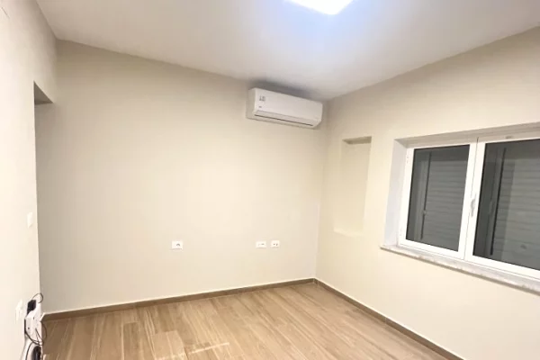 Ambient biznesi me qera 3+1 ne Tirane - 600 Euro