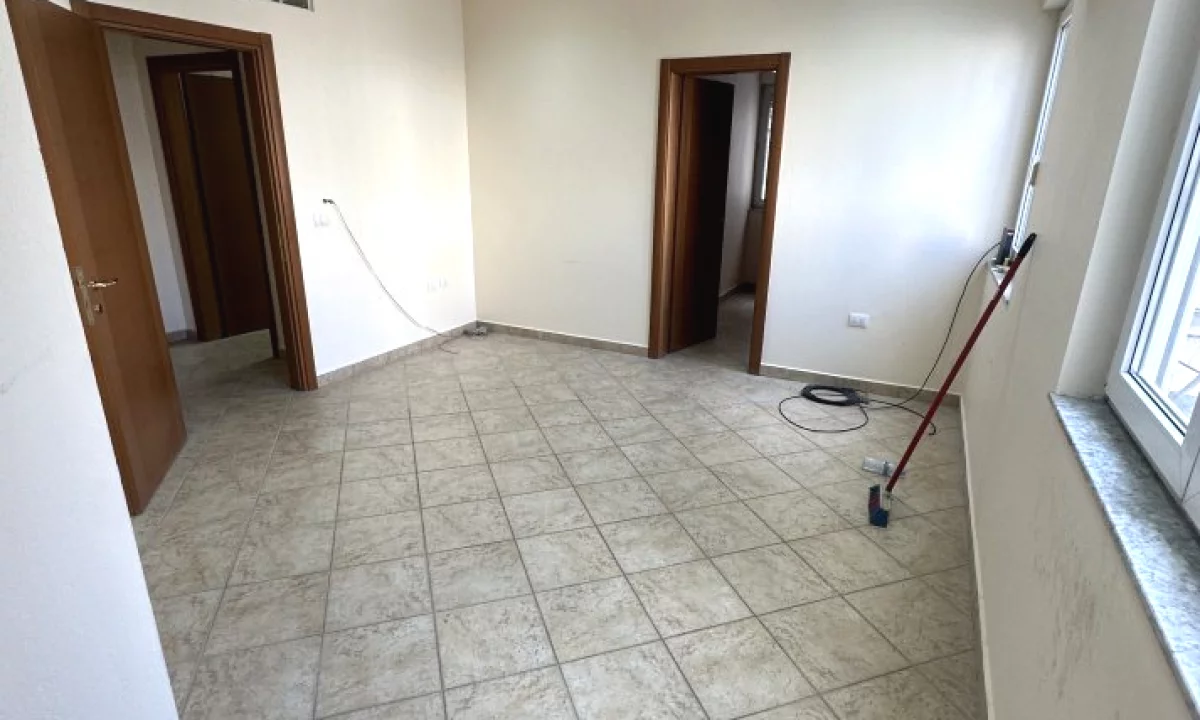 Jepet ambient biznesi me qira apartament 2+1 , tek Toptani , prane Akullore Aroma , Qender , Sheshi 