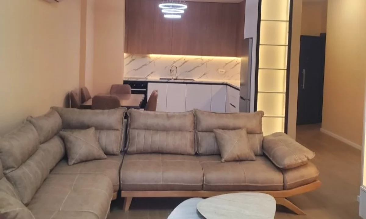 Shtepi me qera Apartament ne Tirane, 2+1, Mobilimi E mobiluar, Pagesa 1,300  Euro.