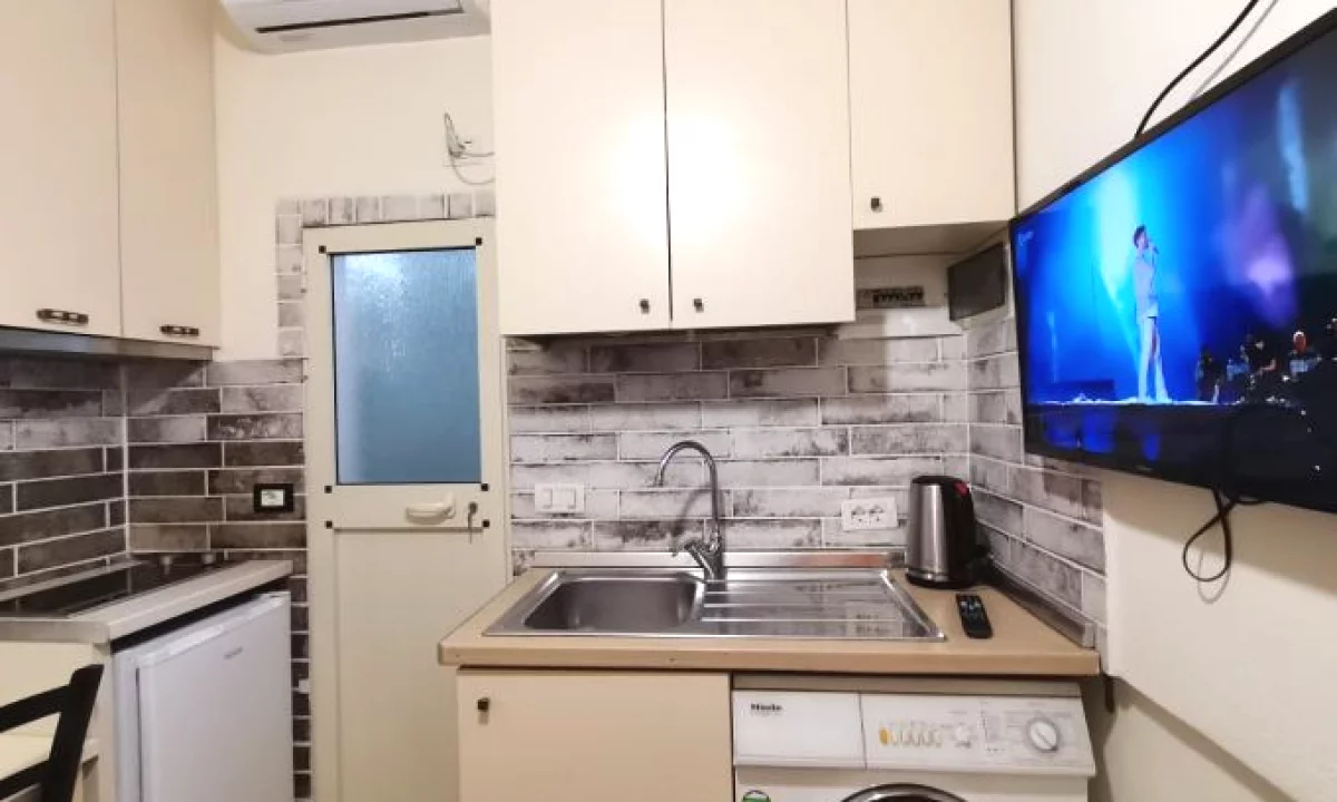 Shtepi me qera Apartament ne Tirane, Garsoniere, Mobilimi E mobiluar, Pagesa 350  Euro.