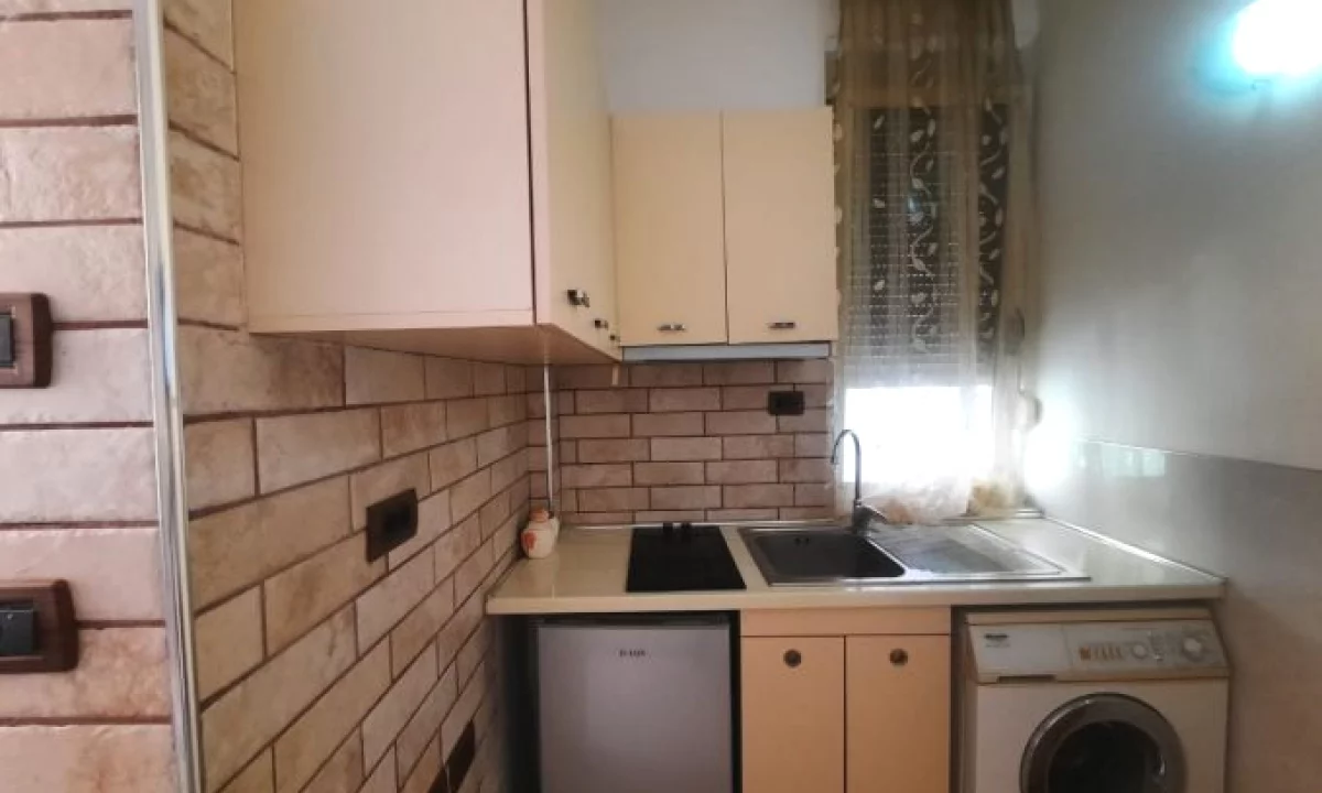 Shtepi me qera Apartament ne Tirane, Garsoniere, Mobilimi E mobiluar, Pagesa 400  Euro.