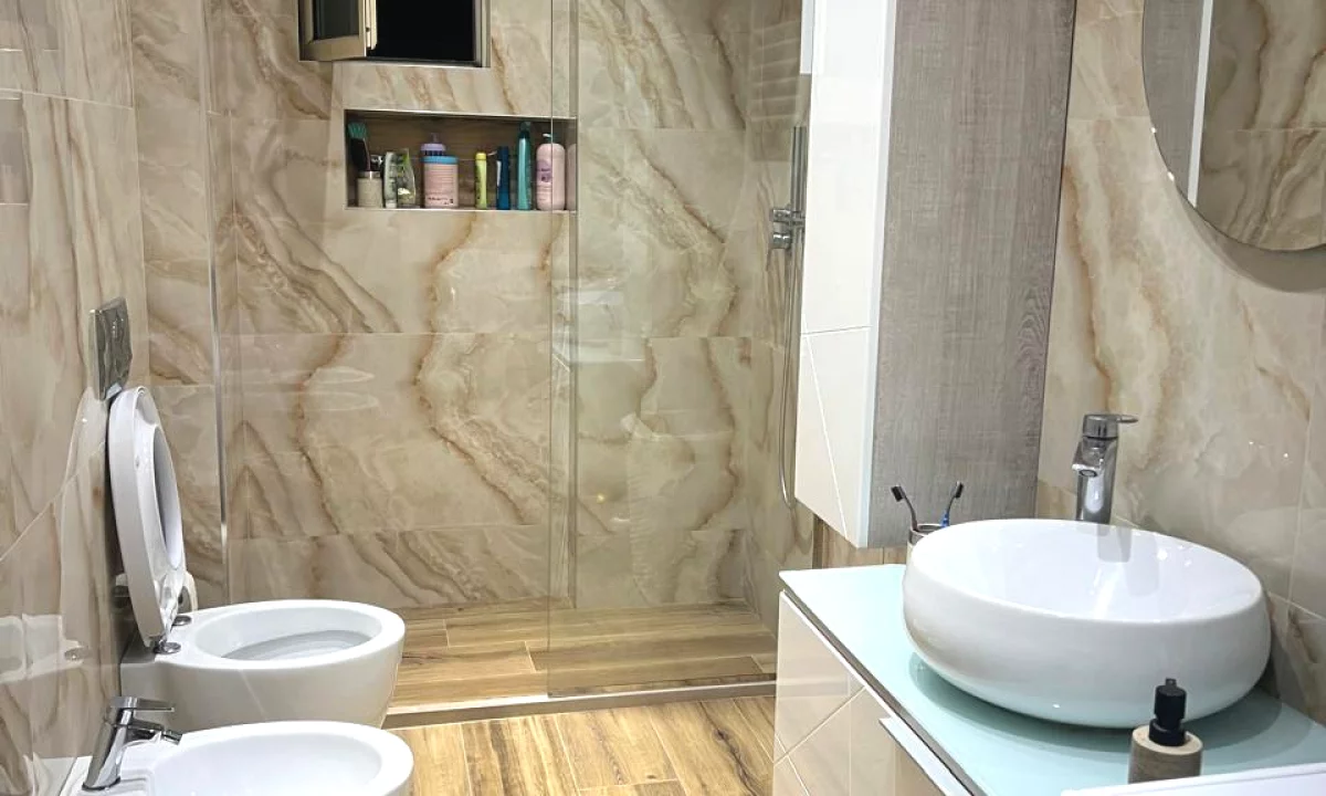 Shtepi me qera Apartament ne Tirane, 2+1, Mobilimi E mobiluar, Pagesa 700  Euro.