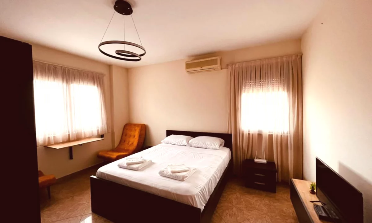 Shtepi me qera Apartament ne Tirane, 2+1, Mobilimi E mobiluar, Pagesa 700  Euro.