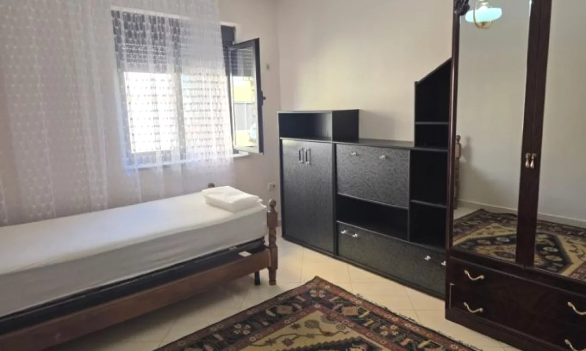 Shtepi me qera Apartament ne Tirane, 2+1, Mobilimi E mobiluar, Pagesa 500  Euro.