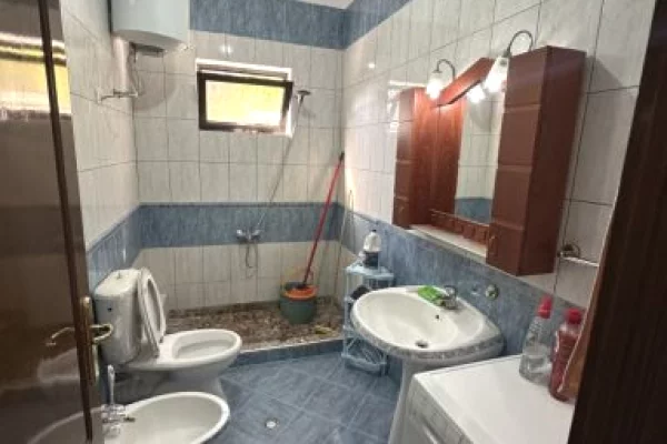 Shtepi me qera 1+1 ne Tirane - 400 Euro