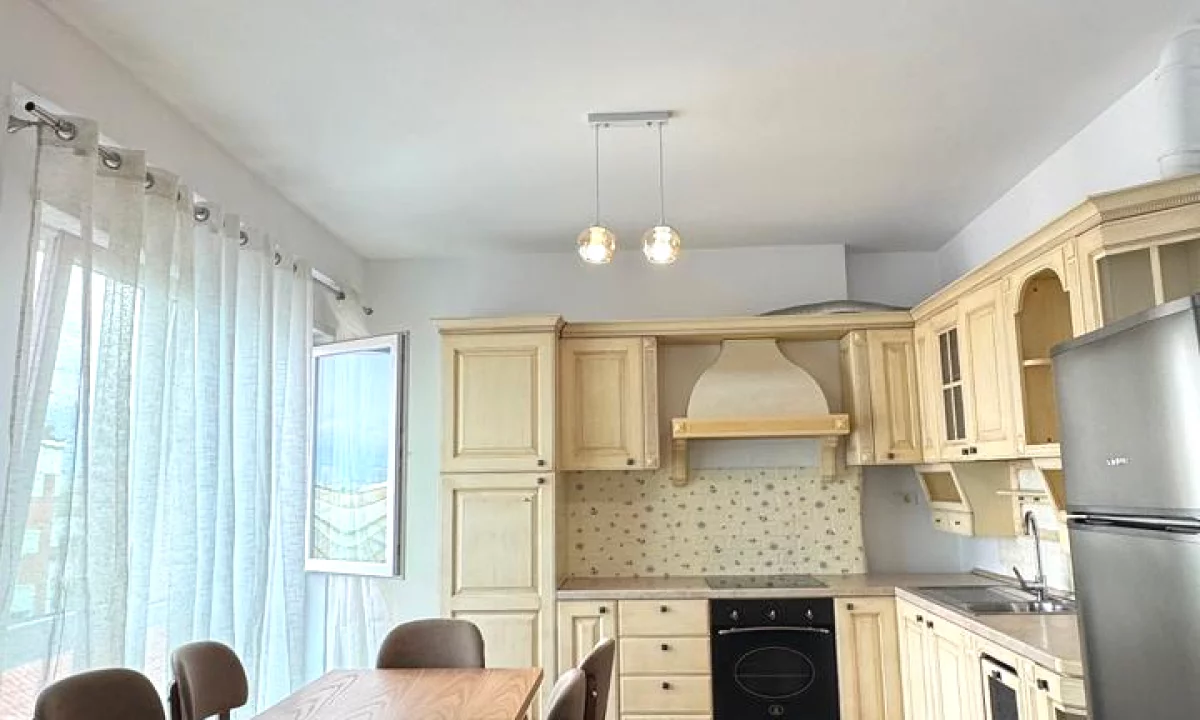 Shtepi me qera Apartament ne Tirane, 2+1, Mobilimi E mobiluar, Pagesa 700  Euro.