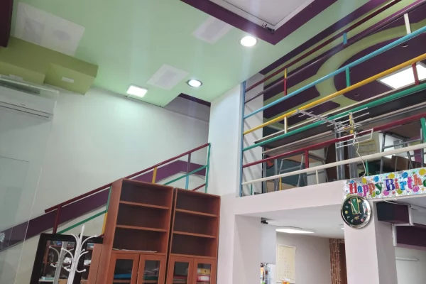 Jepet ambient biznesi duplex me qira tek Rruga Ali Demi , prane Bar Britaniku , Ish Tregu Elektrik .