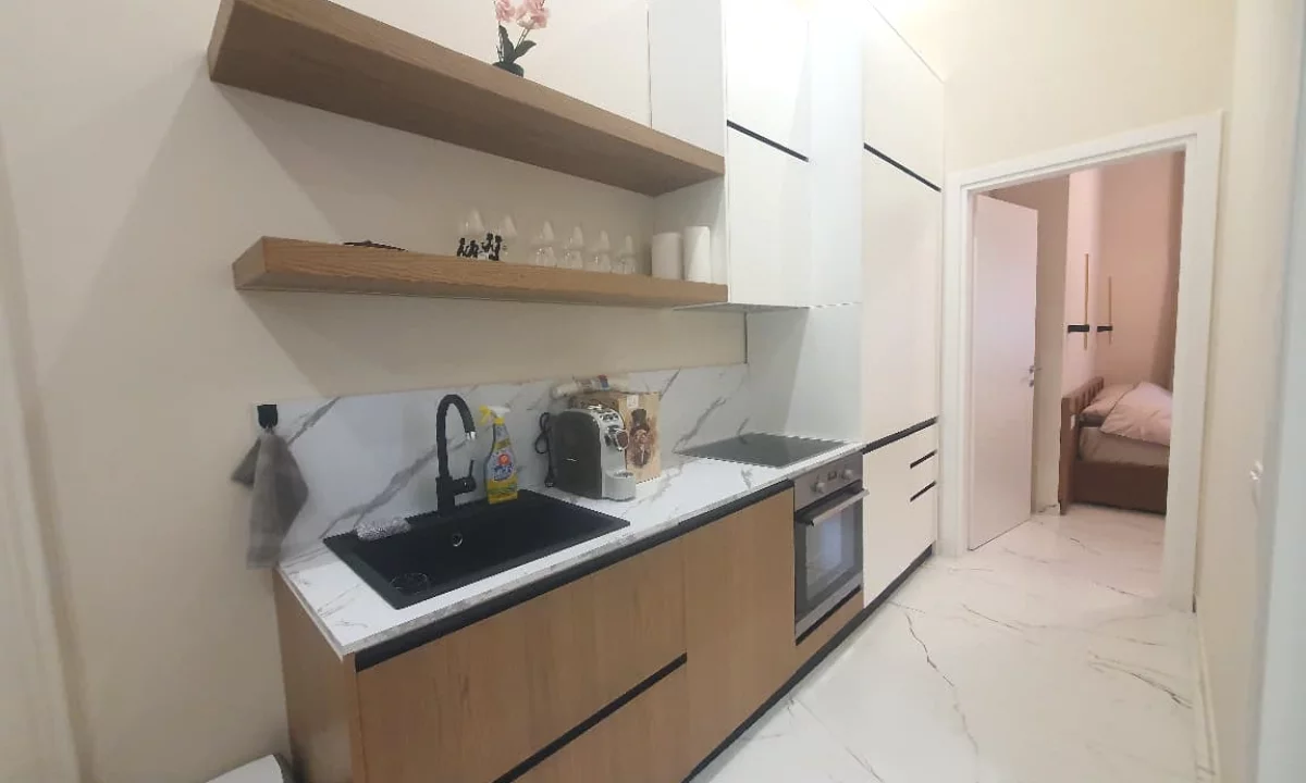 Shtepi me qera Apartament ne Tirane, 2+1, Mobilimi E mobiluar, Pagesa 1,200  Euro.