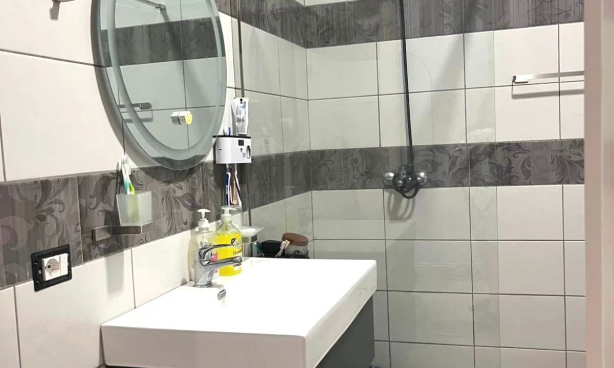 Shtepi me qera Apartament ne Tirane, 2+1, Mobilimi E mobiluar, Pagesa 690  Euro.