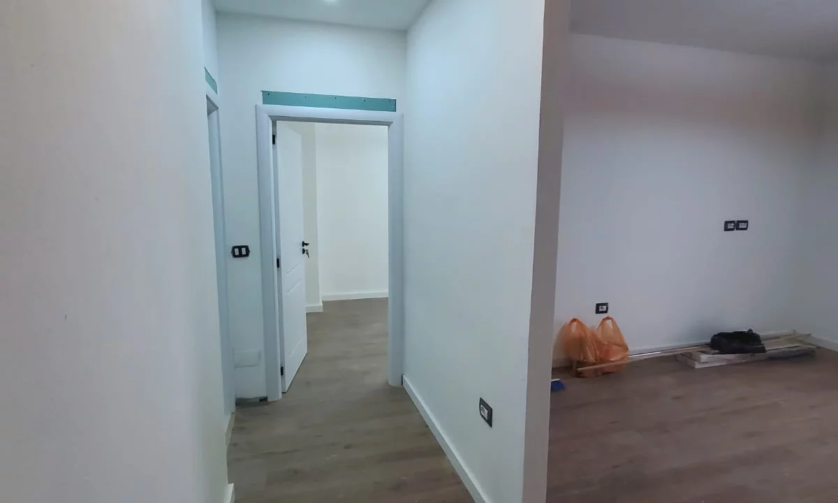 Appartamento in vendita a Tirana 1+1, Vuoto