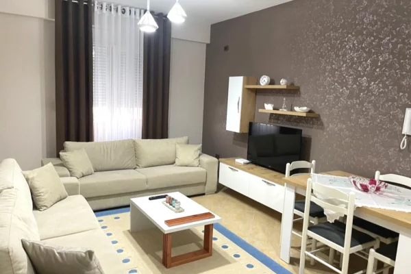 SHITET APARTAMENT 1+1 ne Vlore tek Tiku & Mato Restorant