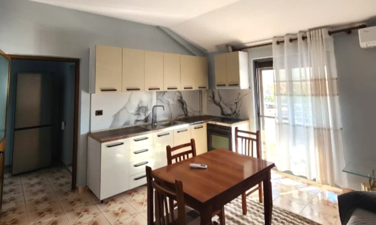 Shtepi me qera Apartament ne Tirane, 2+1, Mobilimi E mobiluar, Pagesa 450  Euro.