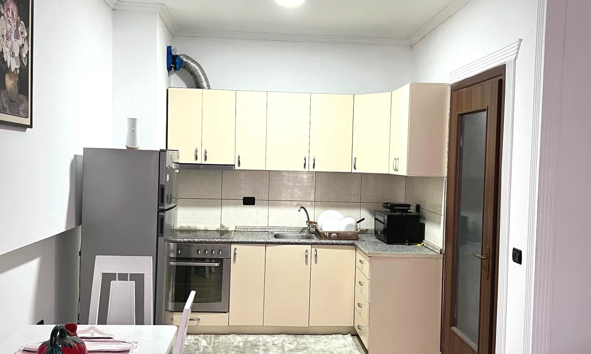 Appartamento in vendita a Tirana 1+1, Arredato