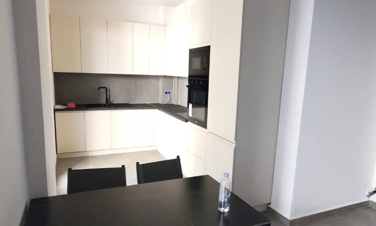 Shtepi me qera Apartament ne Tirane, 1+1, Mobilimi E mobiluar, Pagesa 700  Euro.