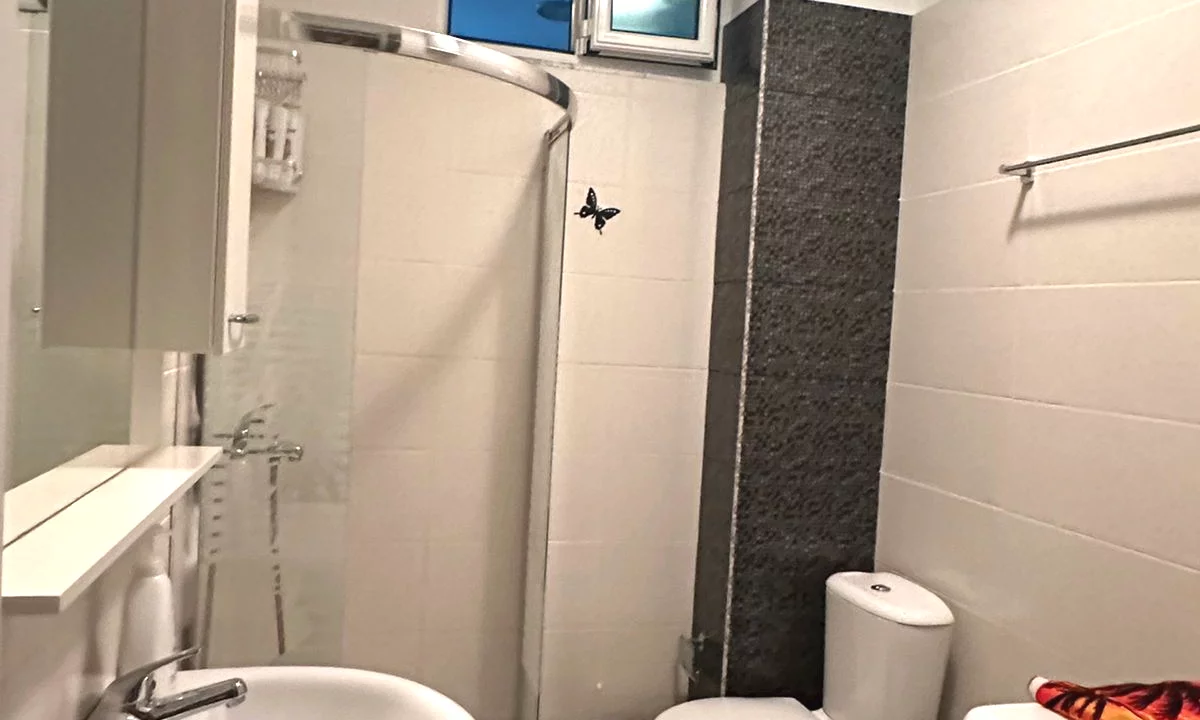 Shtepi me qera Apartament ne Tirane, 2+1, Mobilimi E mobiluar, Pagesa 700  Euro.