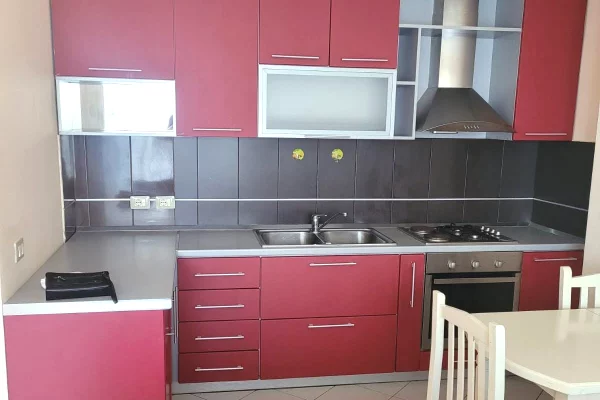 Shitet Apartament 1+1 tek Komuna e Parisit