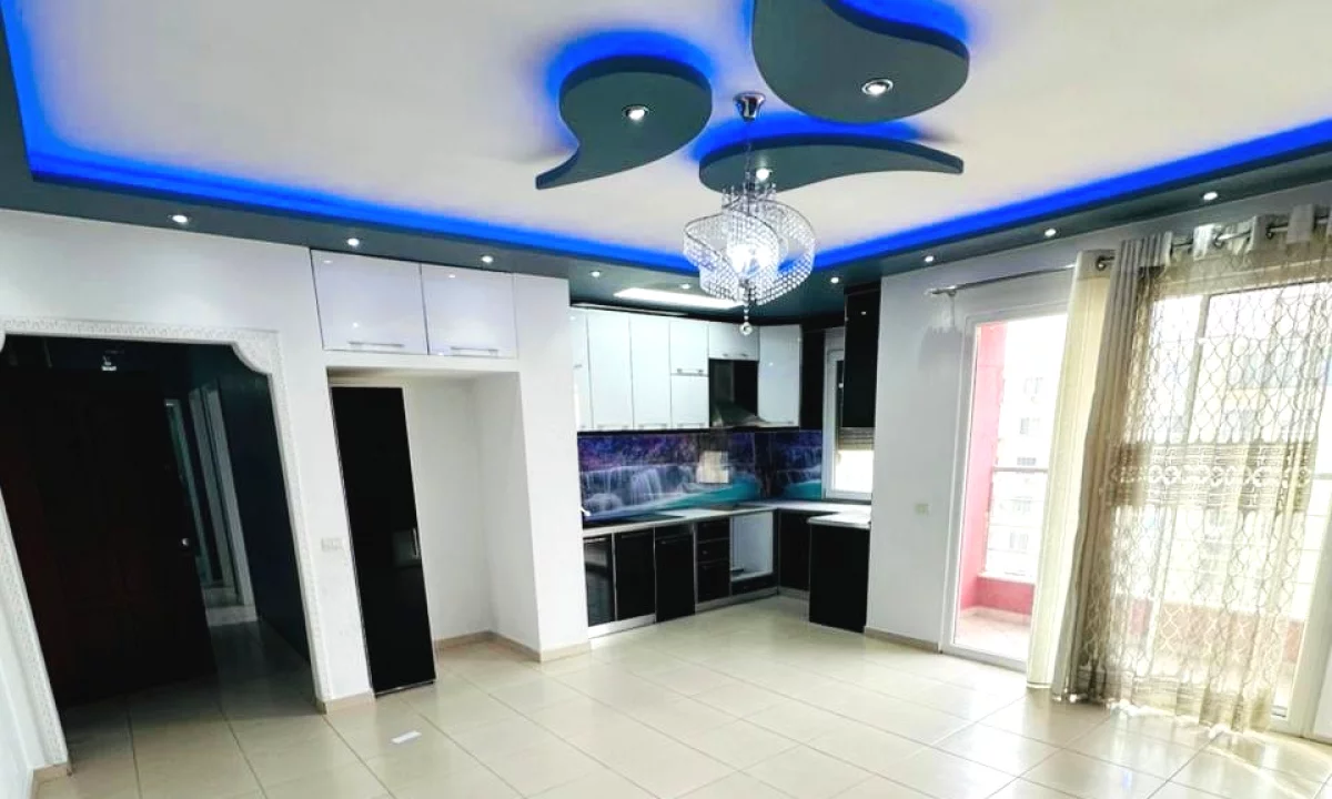 Appartamento in vendita a Tirana 2+1, SemiArredato