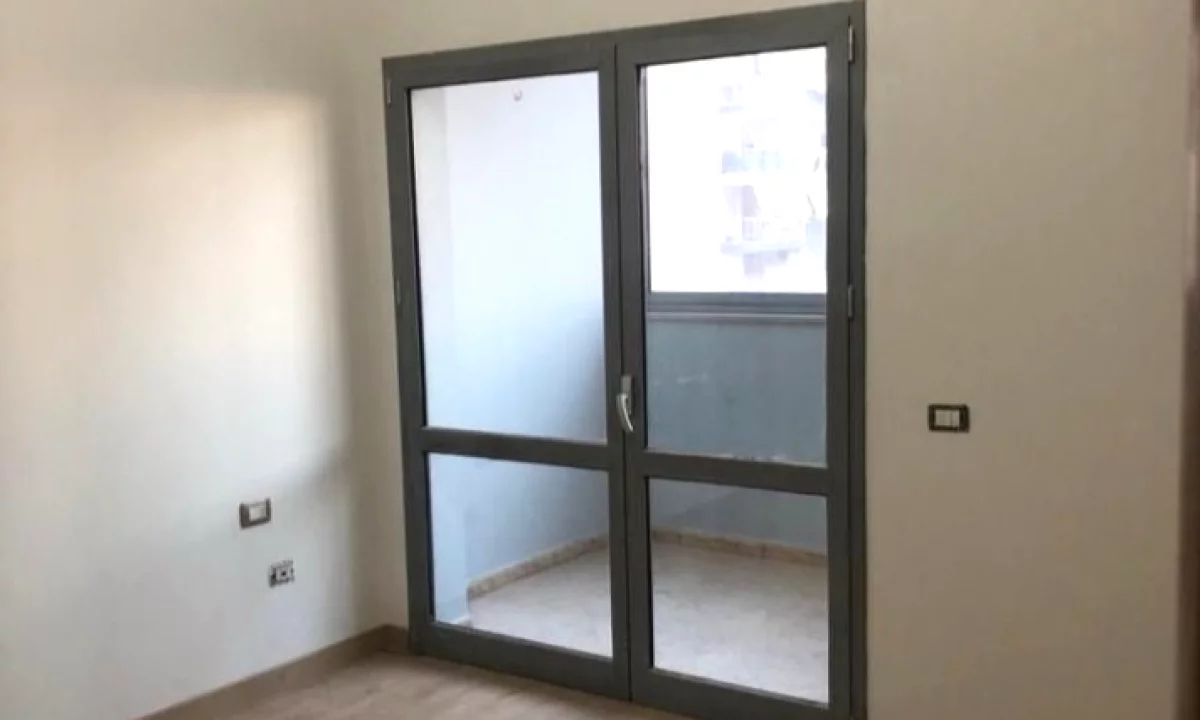 Jepet garsoniere me qira per zyra , ambient biznesi ose banim tek Zogu i Zi , Qatar Center , Rruga D