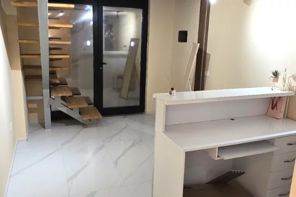 Jepet ambient duplex me qira ne Shkoze , prane Autotraktoret , prane Elite Palace .