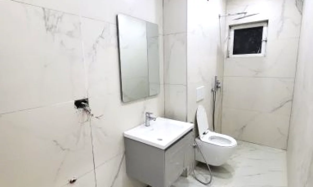 Shtepi ne shitje Apartament ne Tirane, 1+1, Mobilimi Bosh, pa mobiluar, Pagesa 170,000  Euro.