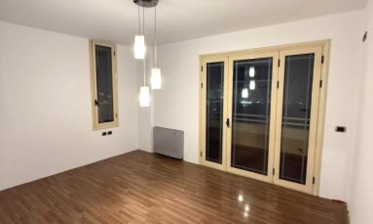 Shtepi ne shitje Apartament ne Tirane, 2+1, Mobilimi Bosh, pa mobiluar, Pagesa 350,000  Euro.