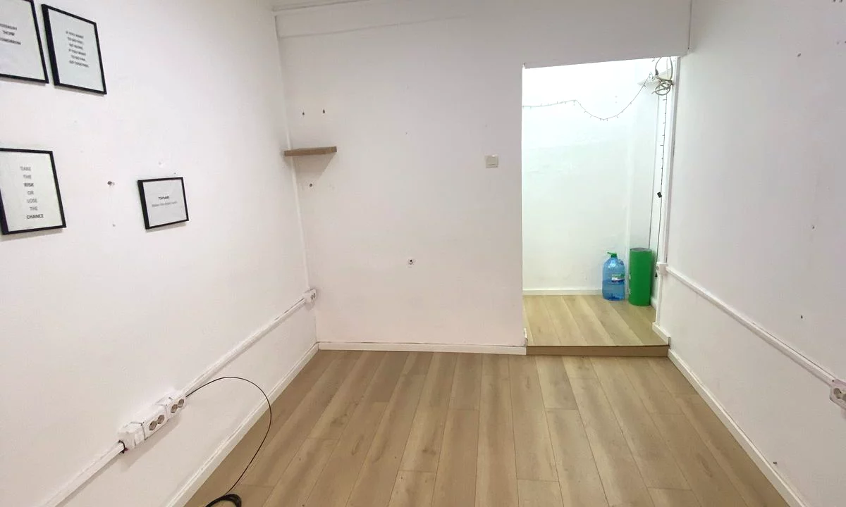 Jepet Dyqan me qira, Rruga e Durresit, prane Gjimnazit Qemal Stafa , Zogu i Zi , Rruga Mine Peza .