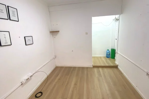 Jepet Dyqan me qira, Rruga e Durresit, prane Gjimnazit Qemal Stafa , Zogu i Zi , Rruga Mine Peza .