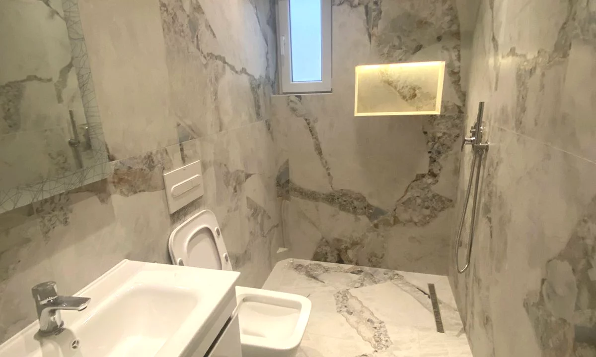 Luxury villas for rent in Tirana 5+1, Emty