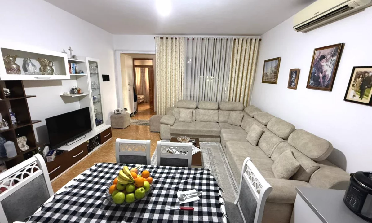 Shtepi ne shitje Vila Luksoze ne Tirane, 5+1, Mobilimi E mobiluar, Pagesa 300,000  Euro.