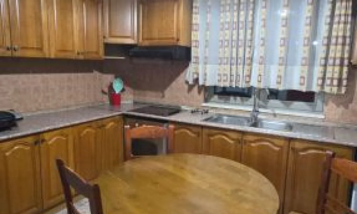 Shtepi me qera Apartament ne Tirane, 3+1, Mobilimi E mobiluar, Pagesa 800  Euro.