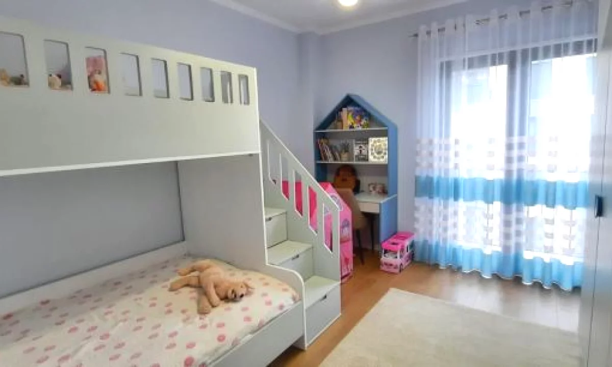 Shtepi ne shitje Apartament ne Tirane, 2+1, Mobilimi E mobiluar, Pagesa 213,000  Euro.