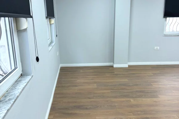 Ambient biznesi me qera 3+1 ne Tirane - 950 Euro