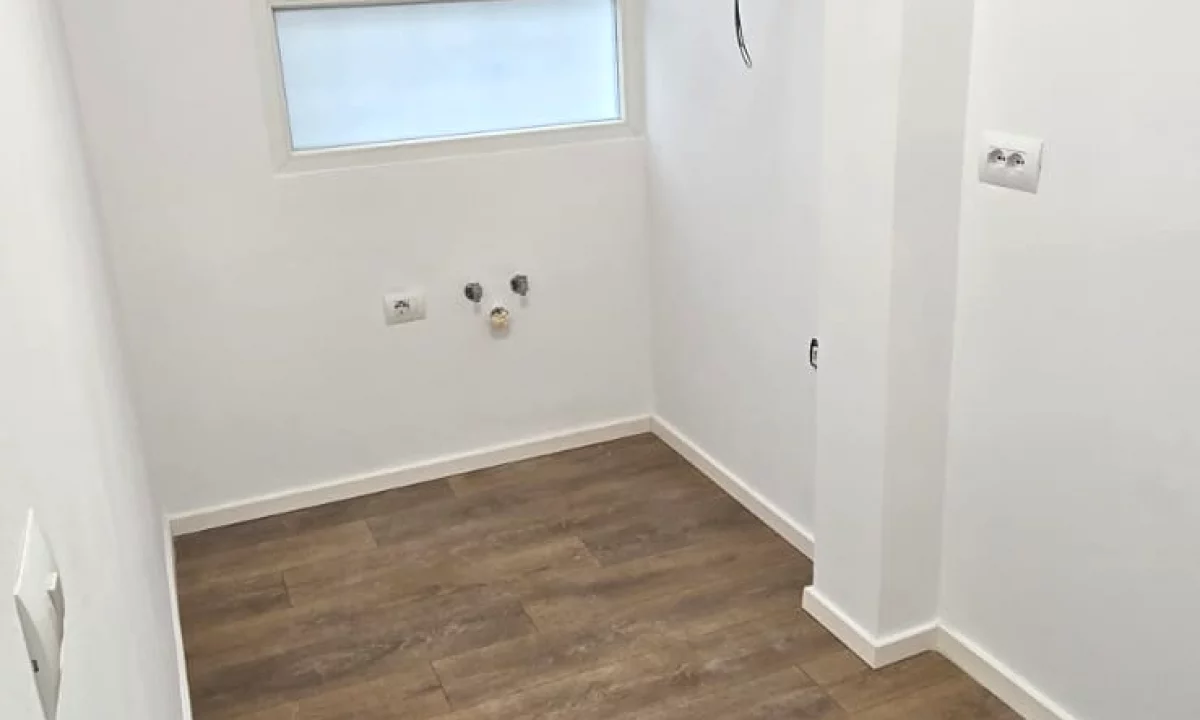 Shtepi ne shitje Apartament ne Tirane, 1+1, Mobilimi Bosh, pa mobiluar, Pagesa 137,000  Euro.