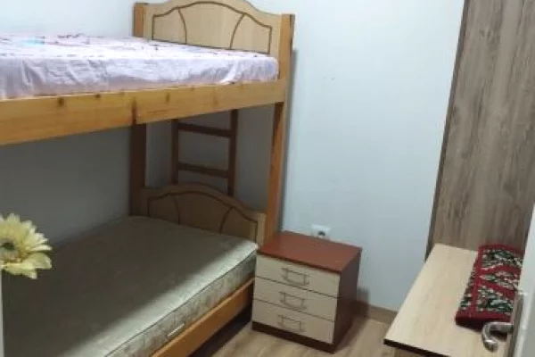 Jepet apartament 2+1+Post Parkimi me qira , ne Sauk, prane Shkolles Mustafa Greblleshi , Farke .    