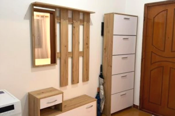 Jepet apartament 1+1 me qira tek Komuna e Parisit 