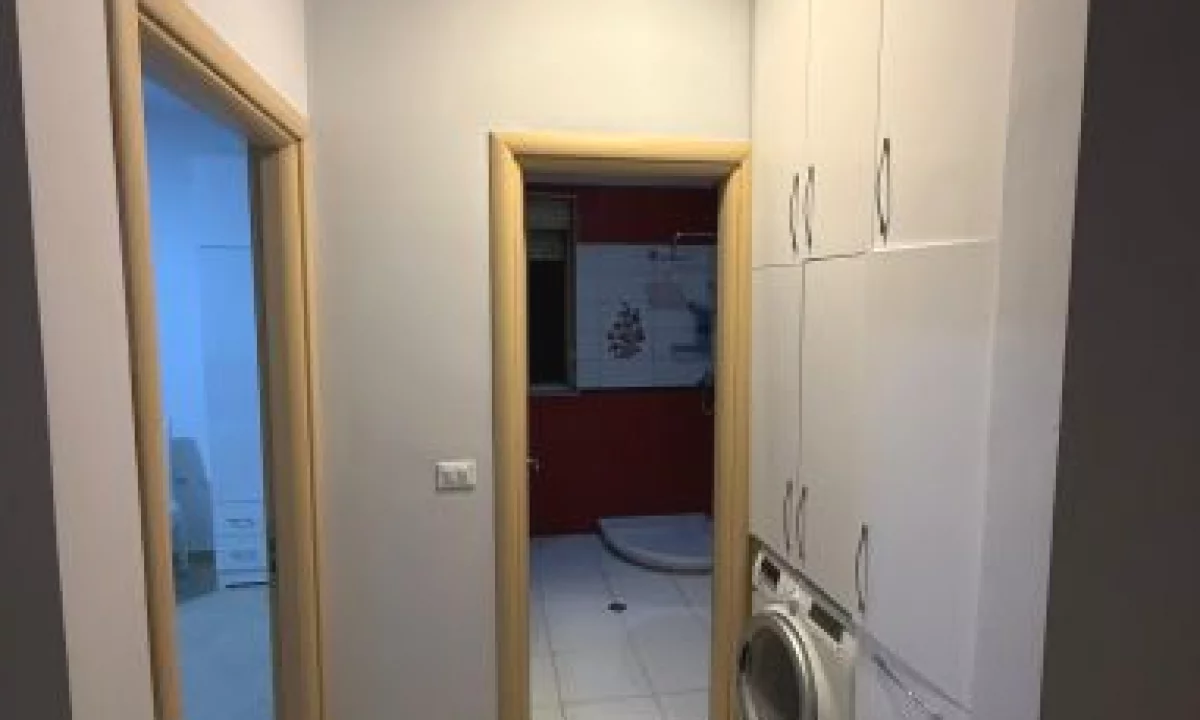 Shtepi ne shitje Apartament ne Tirane, 2+1, Mobilimi E mobiluar, Pagesa 260,000  Euro.